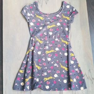 Simply styled tiger and heart dress size s 7/8